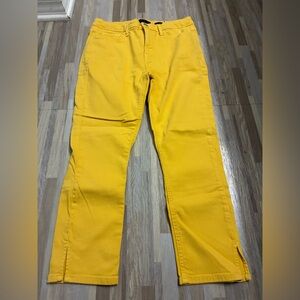 Jen7 yellow capri